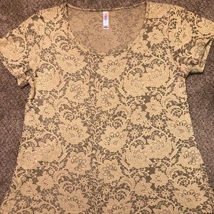 Medium LuLaRoe classic tee